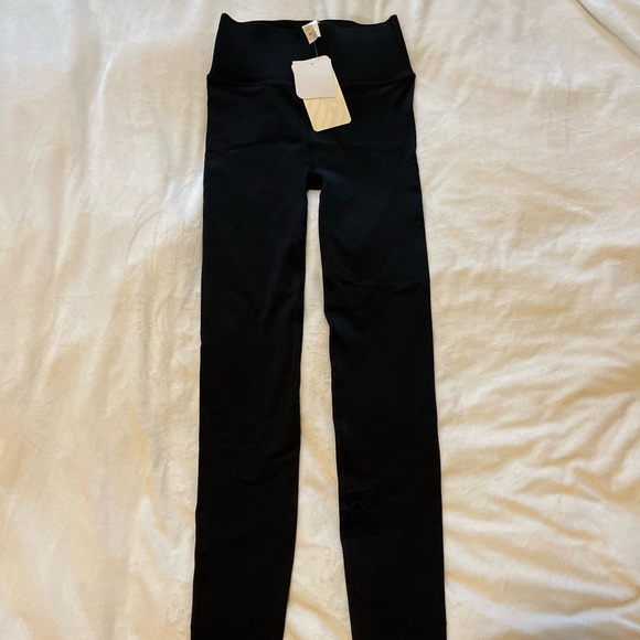 NWT Fabletics Scuptknit Leggings - Picture 2 of 4